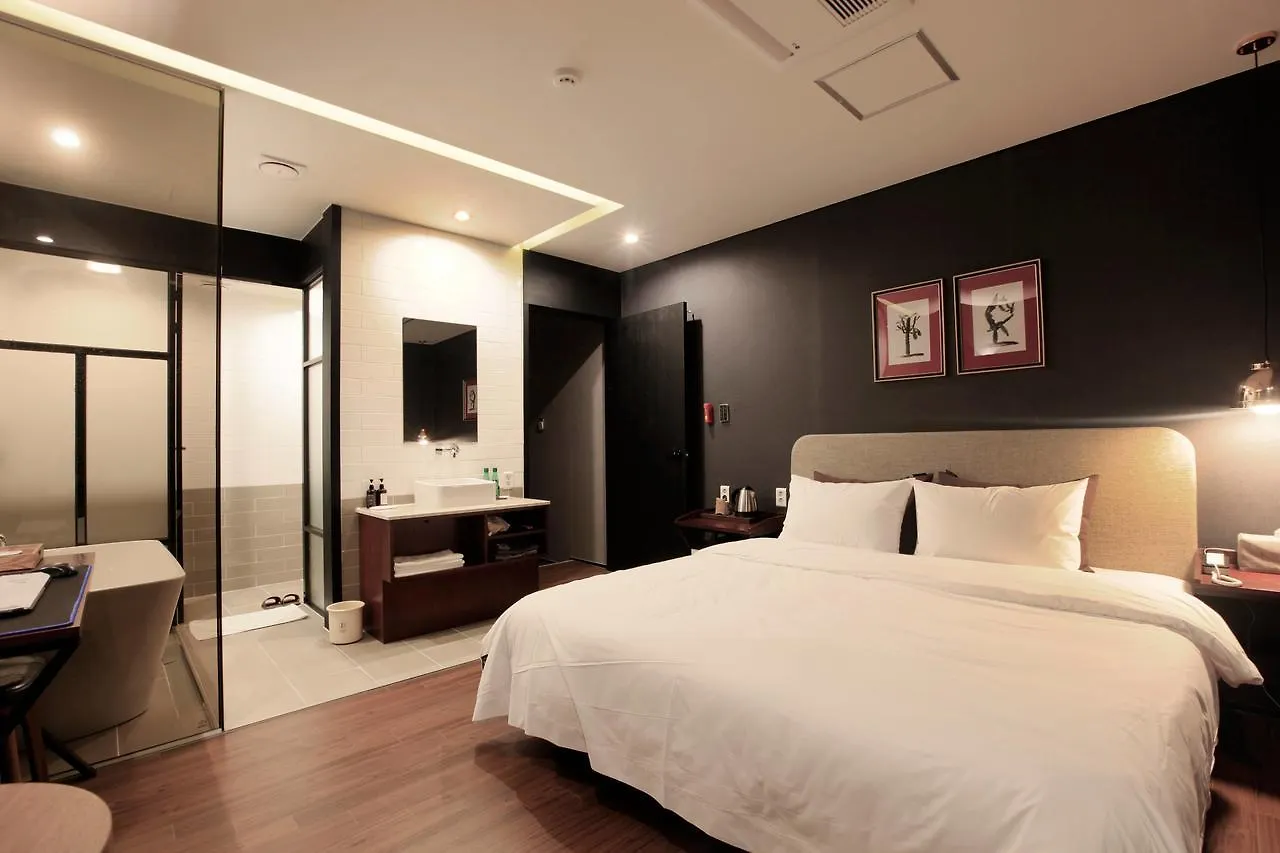 Brown-Dot Hotel Gupo Busan