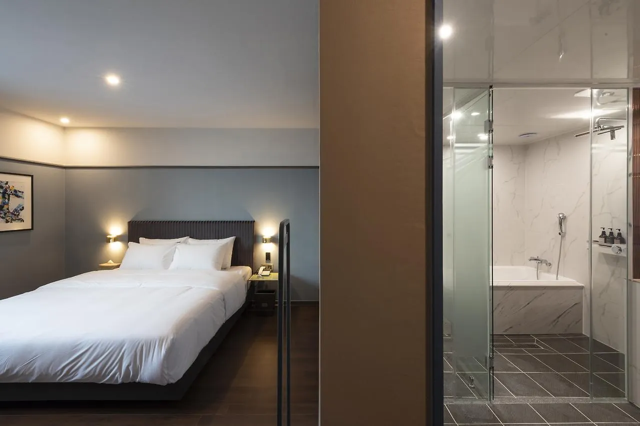 Brown-Dot Hotel Gupo Busan