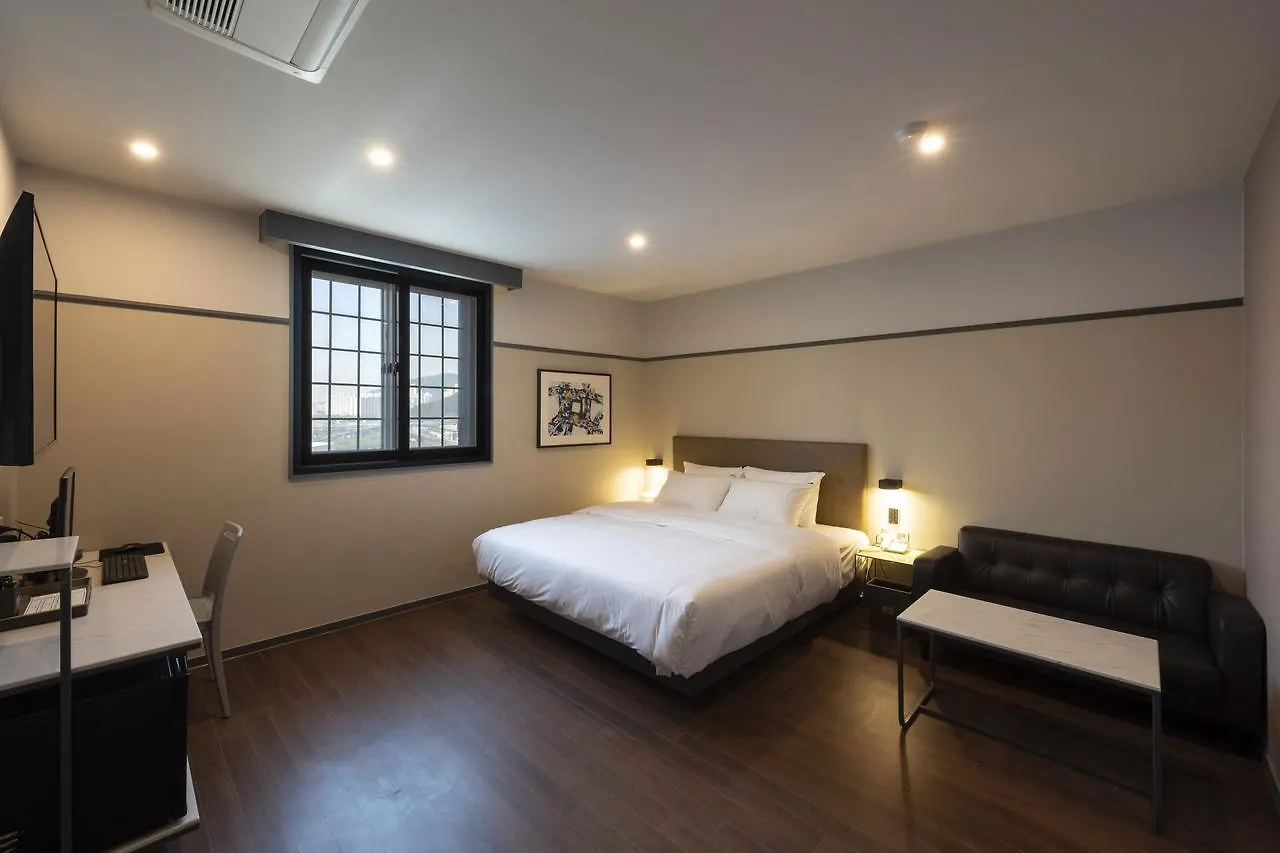 Brown-Dot Hotel Gupo Busan