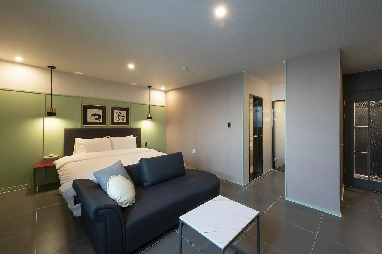 Brown-Dot Hotel Gupo Busan