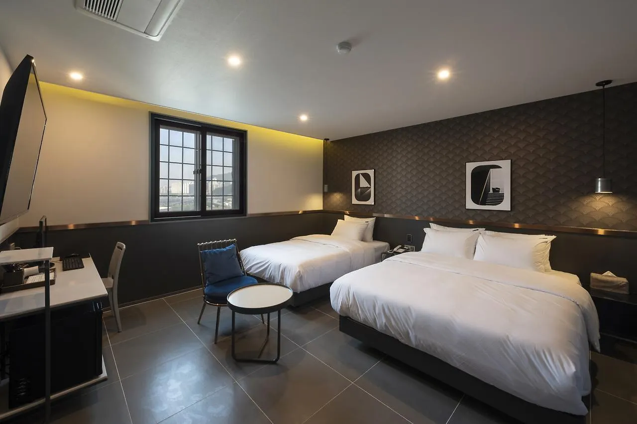 Brown-Dot Hotel Gupo Busan