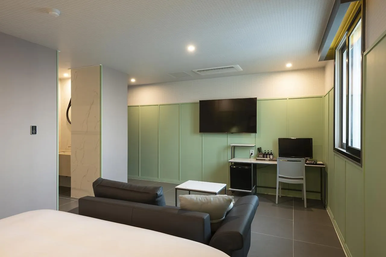 Brown-Dot Hotel Gupo Busan