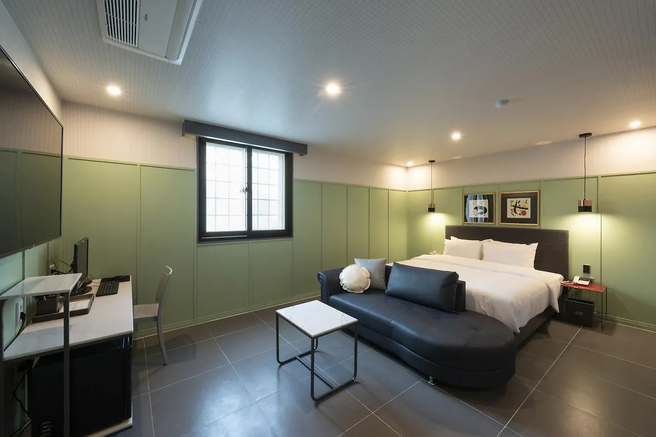 Brown-Dot Hotel Gupo Busan